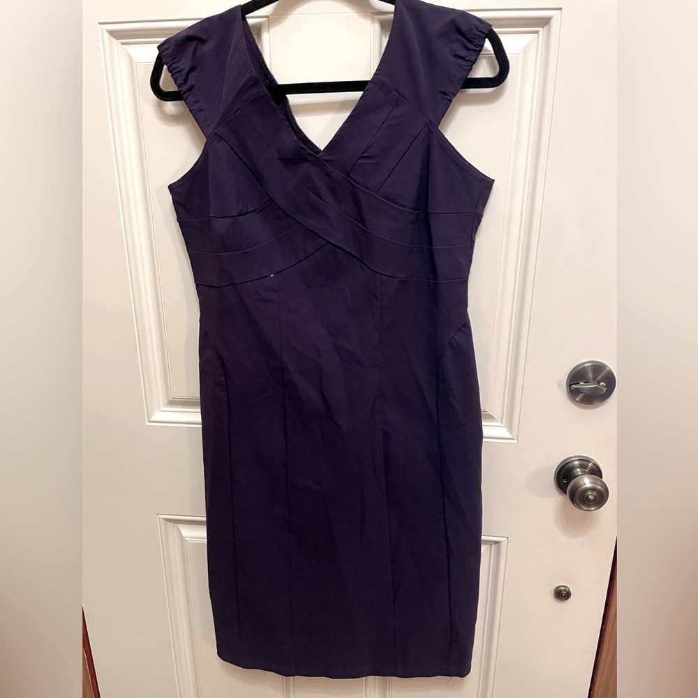 NWT Reitman’s Large Midi length V Neck purple shift style dress.  Back zipper.